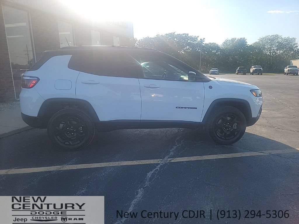 Used 2023 Jeep Compass Trailhawk AWD/4WD image 4