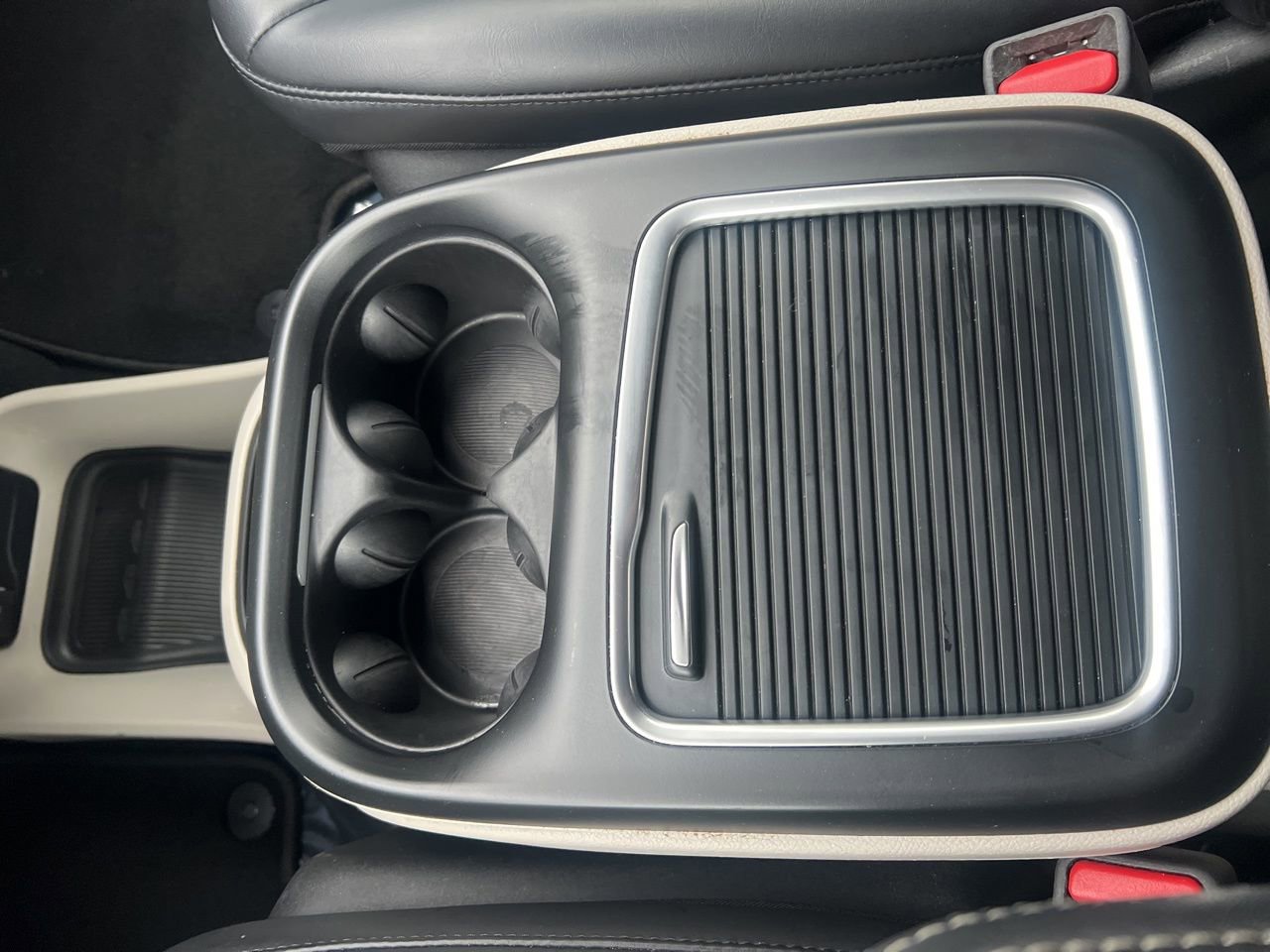 Used 2023 Chrysler Pacifica Touring-L image 36