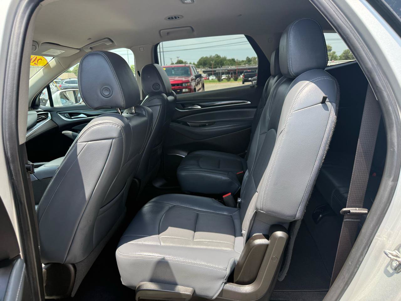 Used 2019 Buick Enclave Essence w/ LPO, Sport Appearance Package FWD image 14
