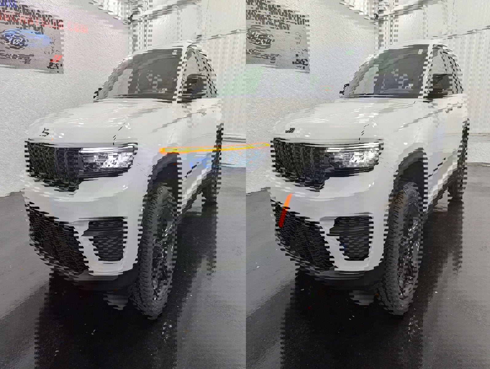 New 2024 Jeep Grand Cherokee Altitude image 2