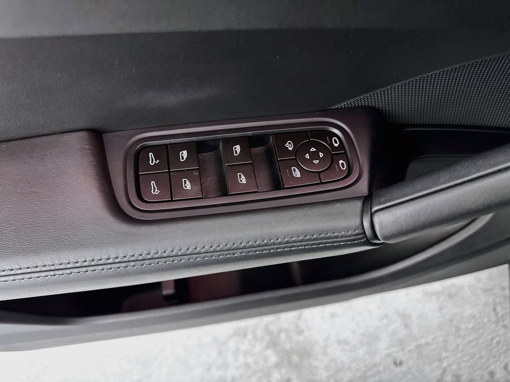 Used 2024 Porsche Cayenne Coupe AWD/4WD image 18