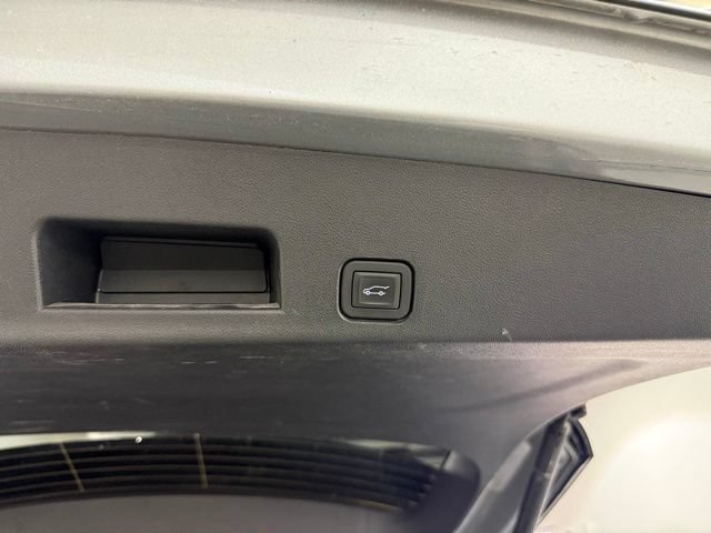 Used 2025 Buick Enclave Preferred w/ Power Package FWD image 9