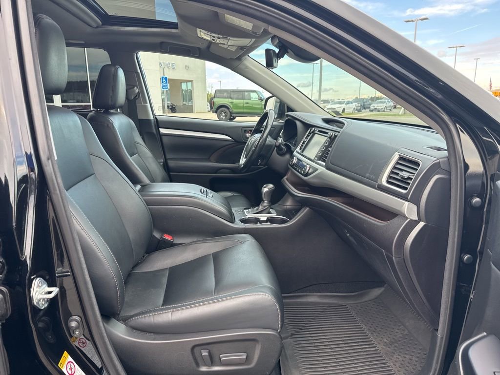 Used 2018 Toyota Highlander XLE image 22