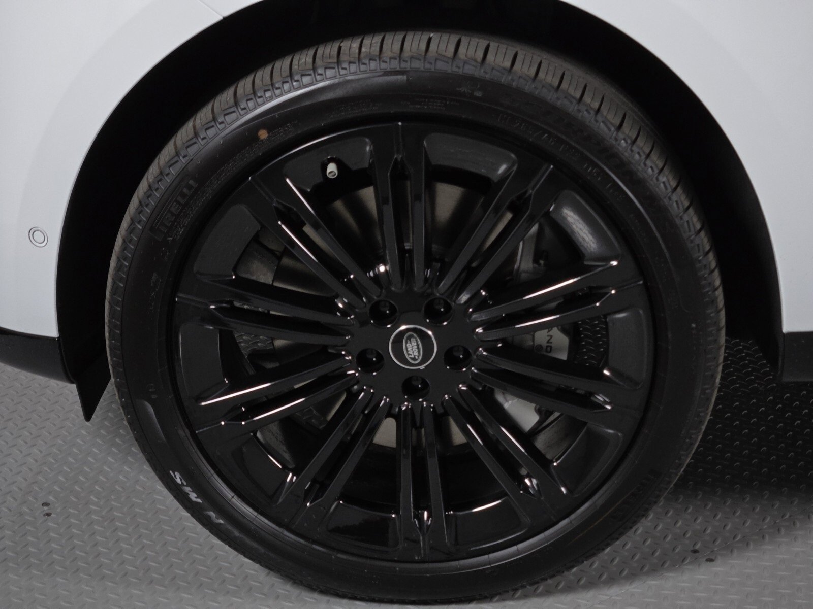 New 2025 Land Rover Range Rover SE image 9