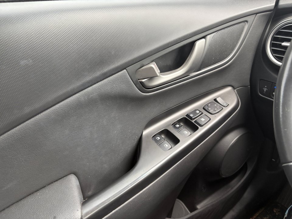 Used 2021 Hyundai Kona Limited FWD image 36