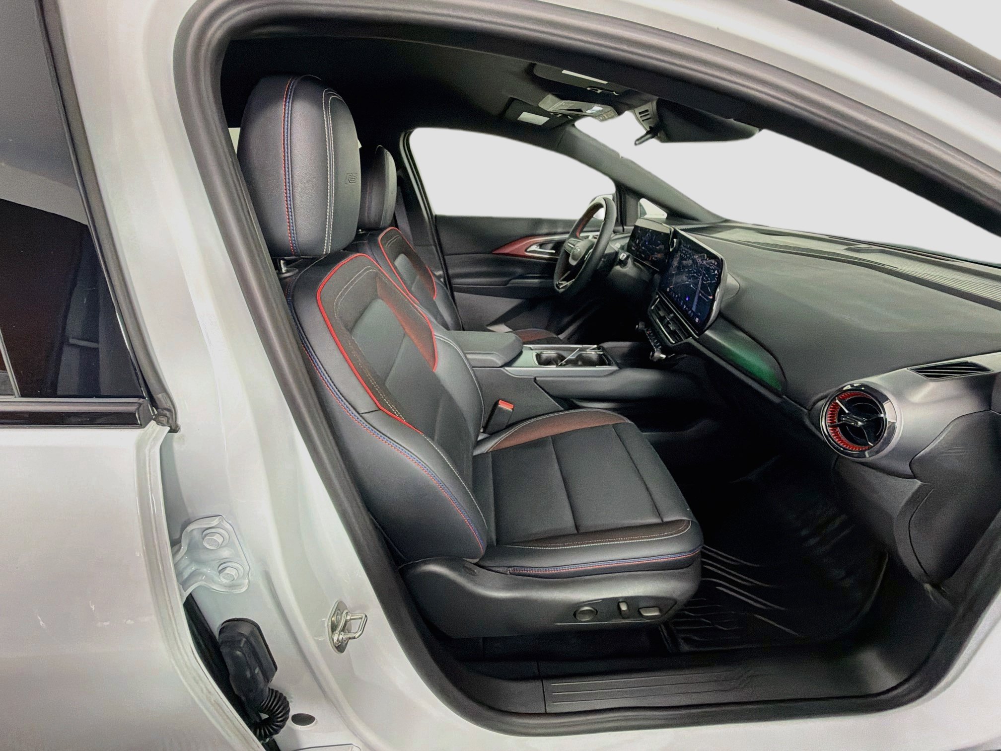 Used 2024 Chevrolet Equinox EV RS w/ Active Safety Package 3 FWD image 33