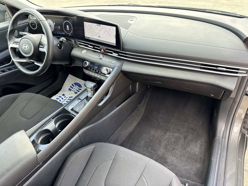 Used 2025 Hyundai Elantra SEL image 27