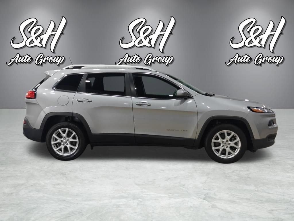 Used 2017 Jeep Cherokee Latitude w/ Cold Weather Group image 17