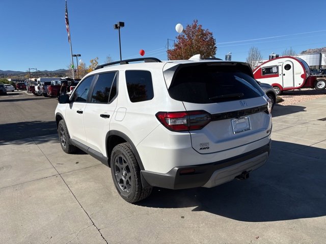 Used 2025 Honda Pilot TrailSport image 8