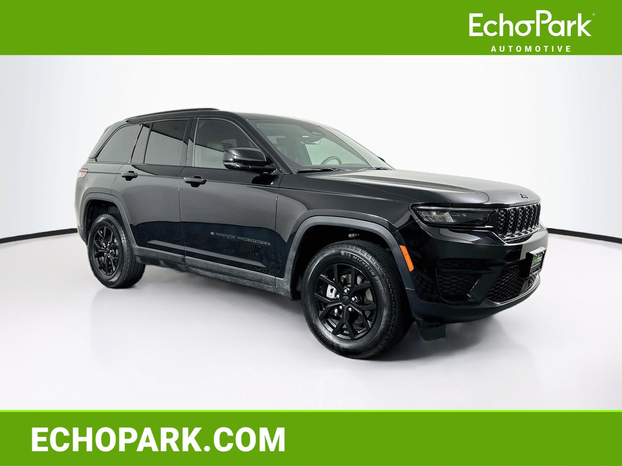 Used 2025 Jeep Grand Cherokee Altitude AWD/4WD image 1