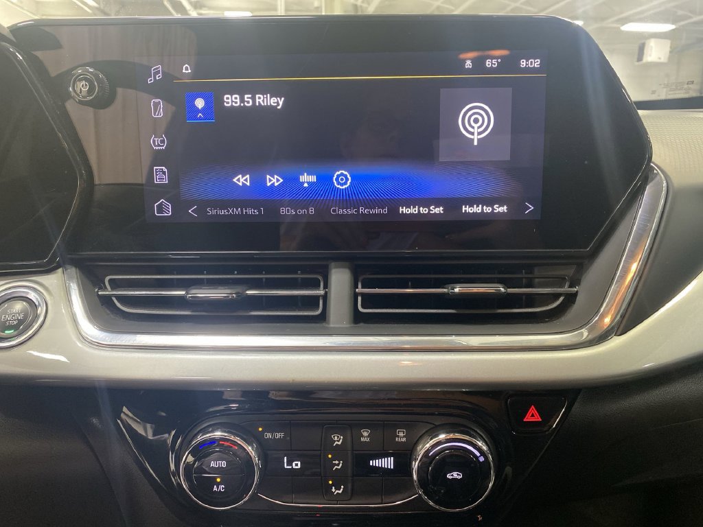 Certified 2025 Chevrolet Trax LT FWD image 17