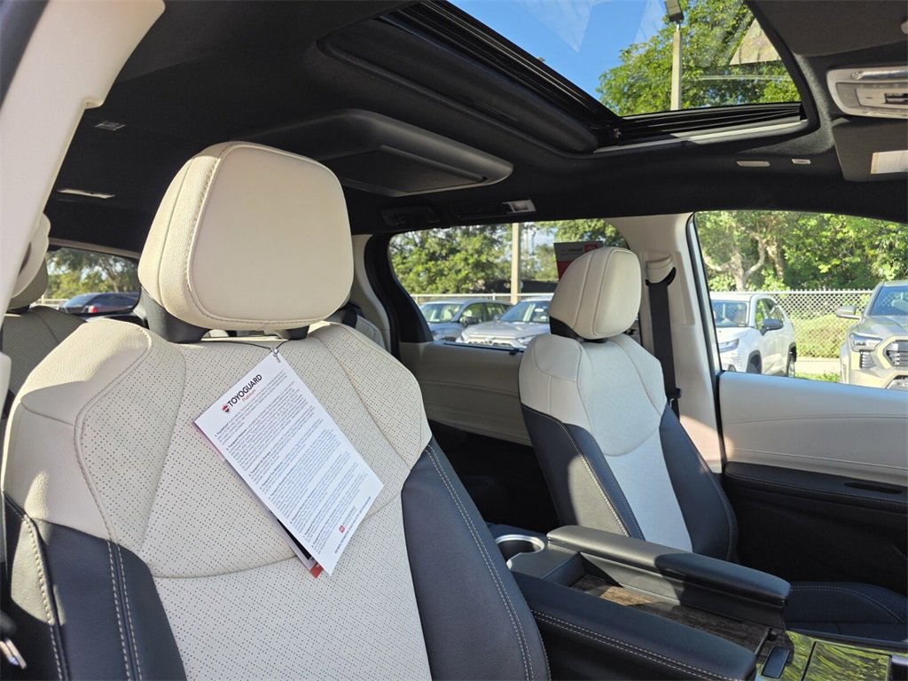 New 2025 Toyota Sienna Platinum image 15