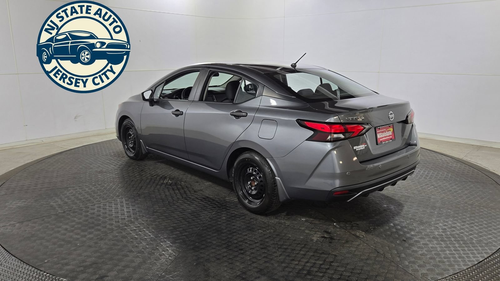 Used 2021 Nissan Versa S FWD image 5