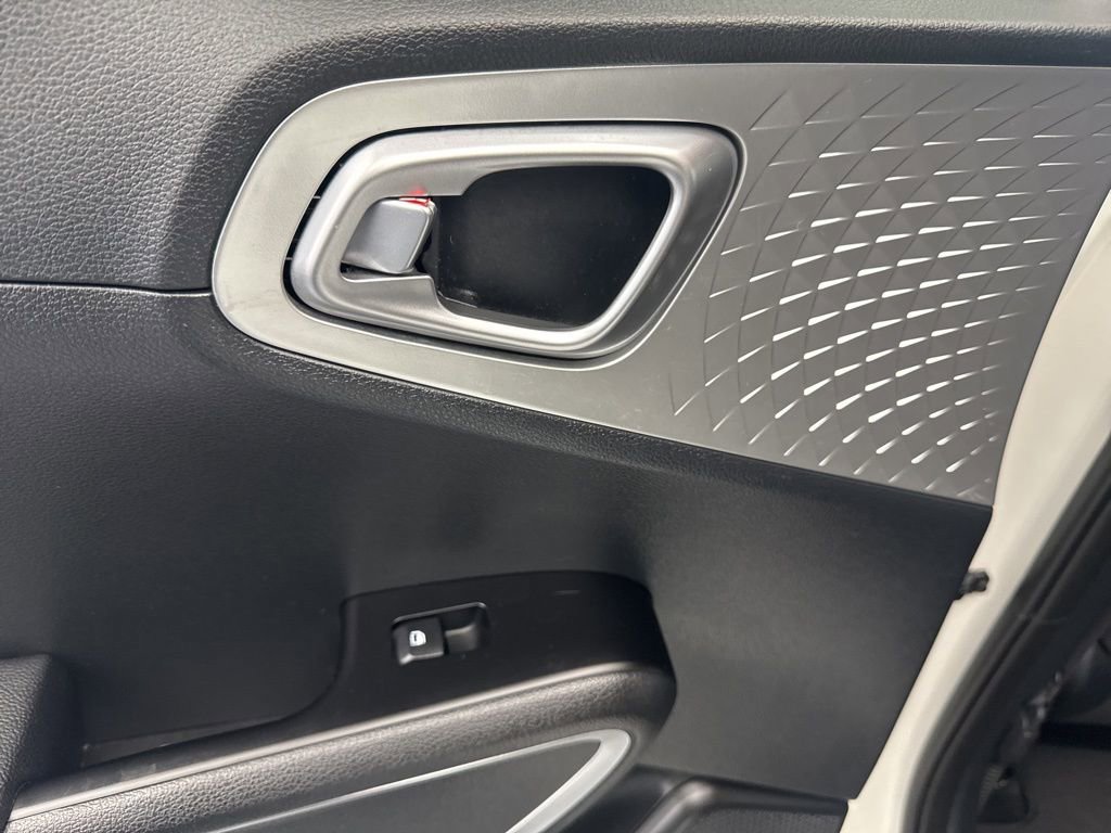 Used 2024 Kia Soul LX w/ Option Group 015 image 35