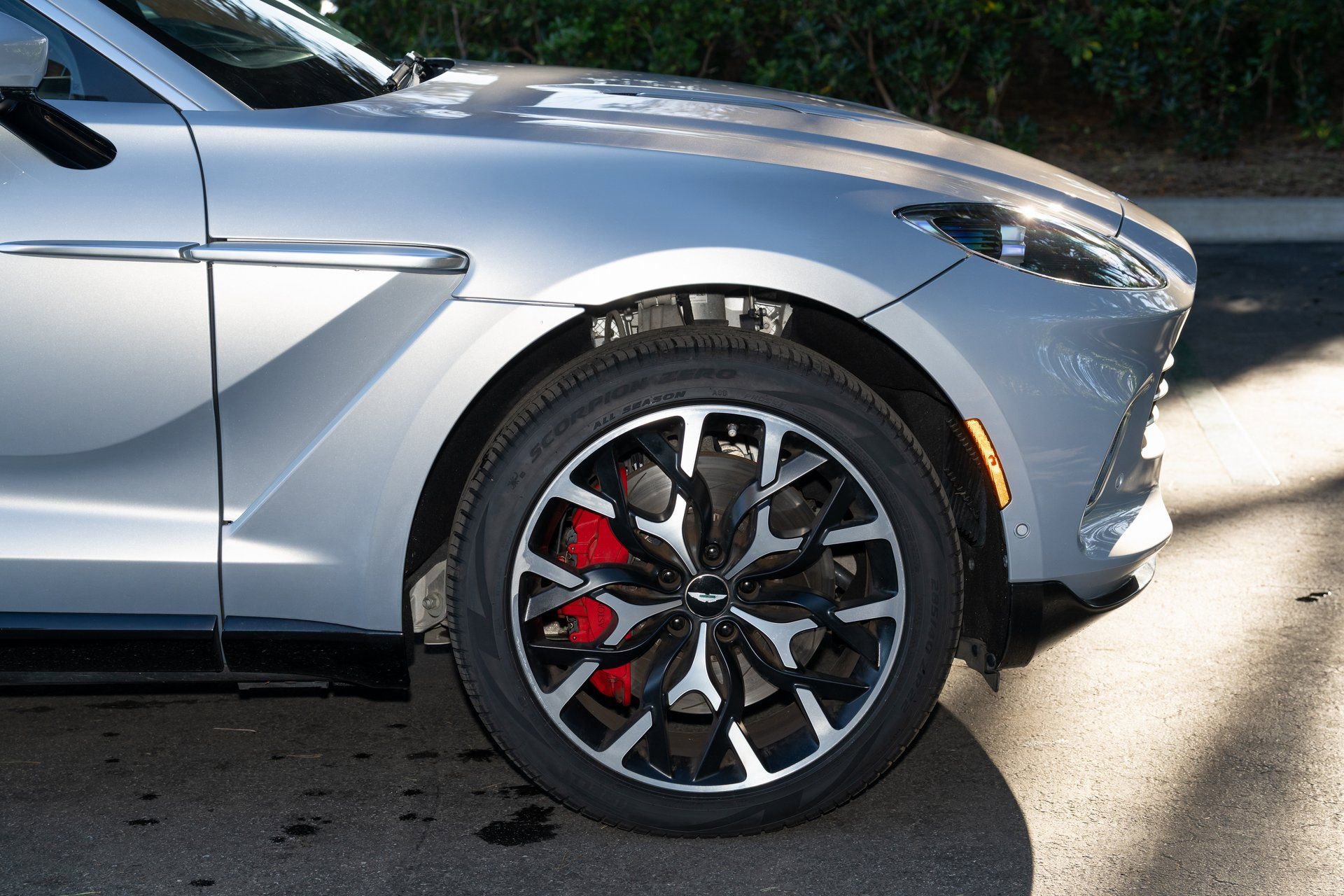 Used 2021 Aston Martin DBX image 23