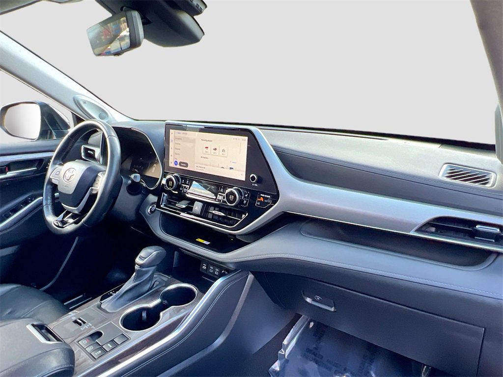 Used 2023 Toyota Highlander Platinum image 30