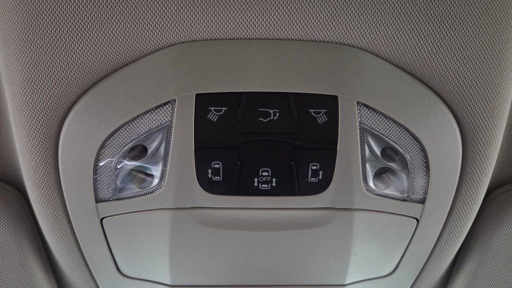 Used 2024 Chrysler Pacifica Touring-L FWD image 26