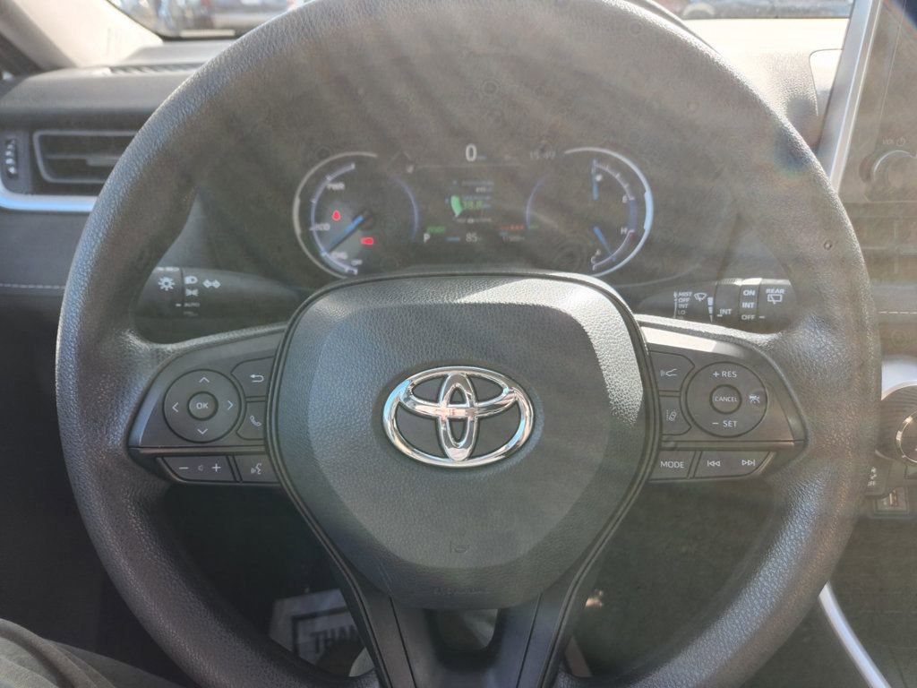 Used 2025 Toyota RAV4 XLE image 12