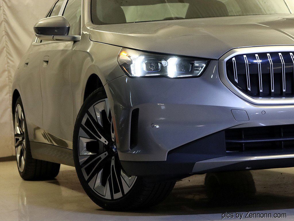New 2026 BMW 530i xDrive w/ Premium Package image 4