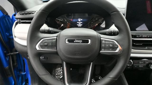 Used 2025 Jeep Compass Limited AWD/4WD image 17