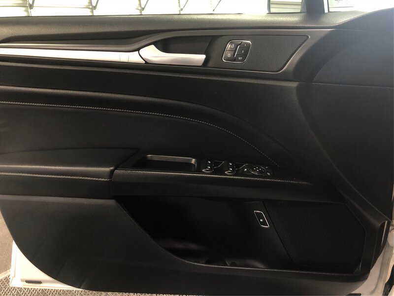 Used 2018 Ford Fusion Energi Titanium FWD image 17