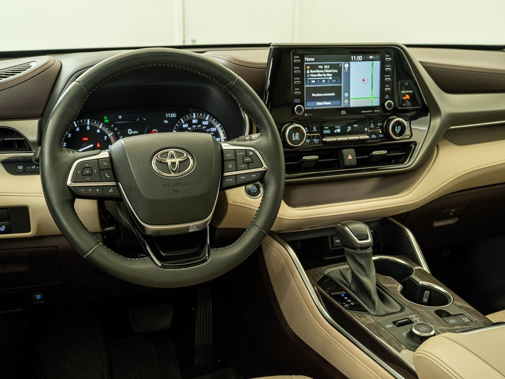 Used 2021 Toyota Highlander Limited image 4