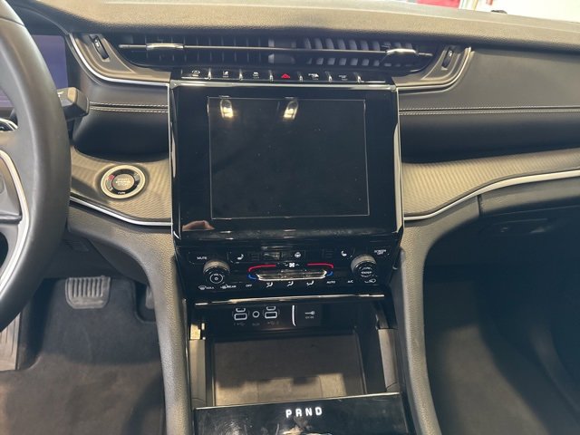 Used 2023 Jeep Grand Cherokee Altitude image 12