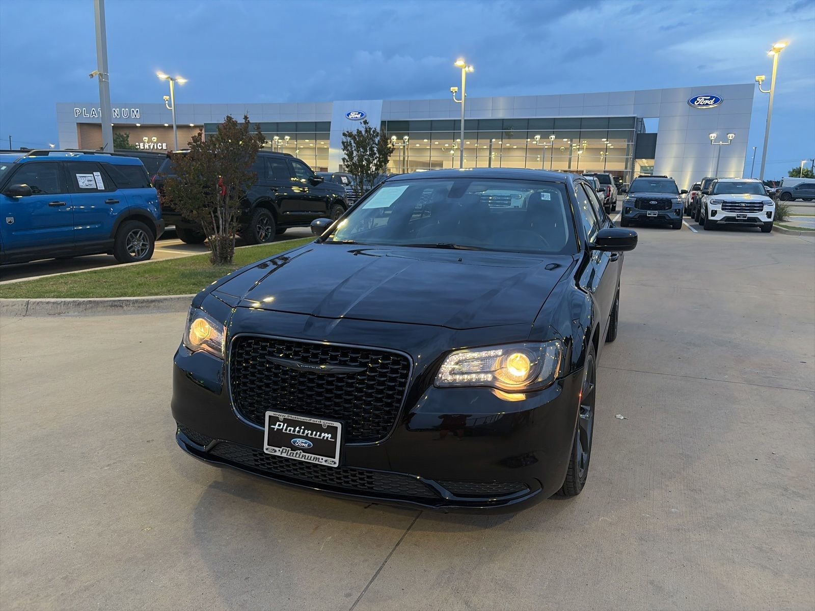 Used 2023 Chrysler 300 Touring w/ Sport Appearance Package RWD image 26