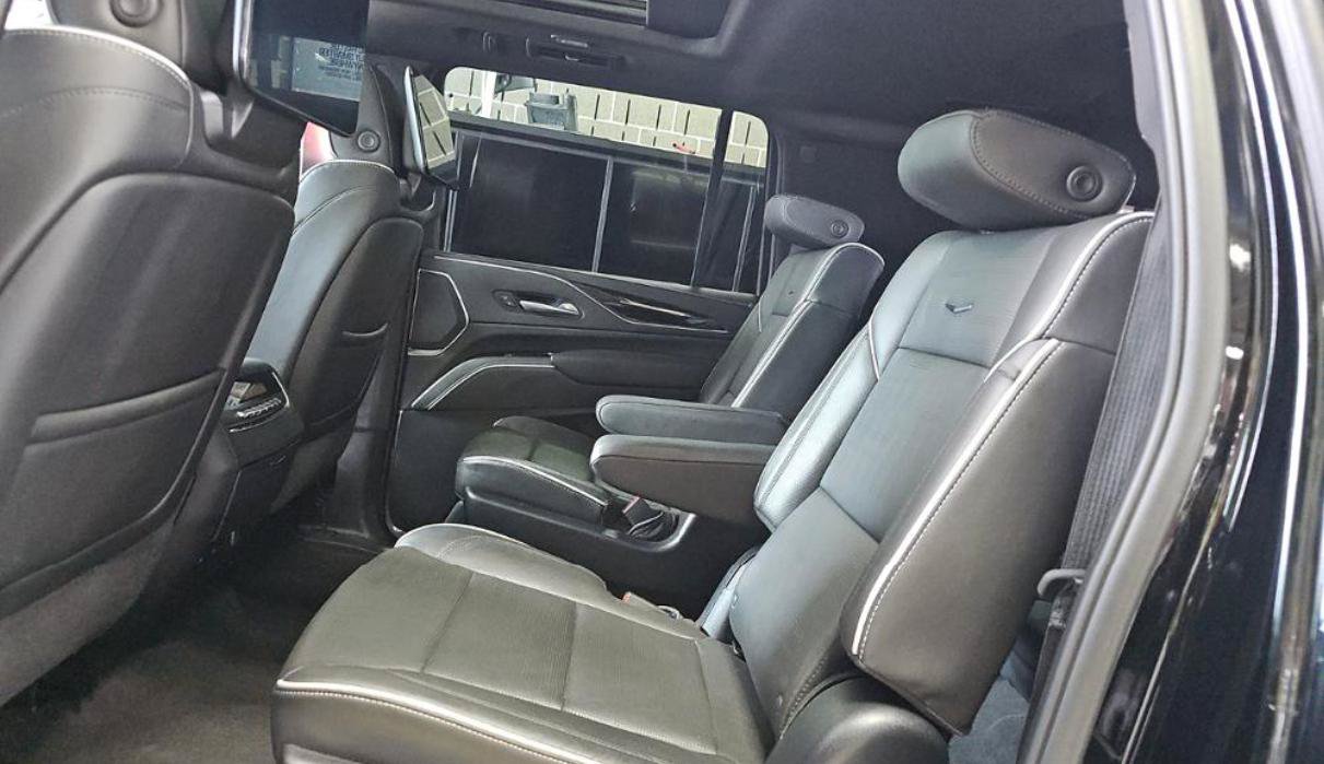 Used 2024 Cadillac Escalade ESV Sport w/ LPO, ONYX Package AWD/4WD image 9