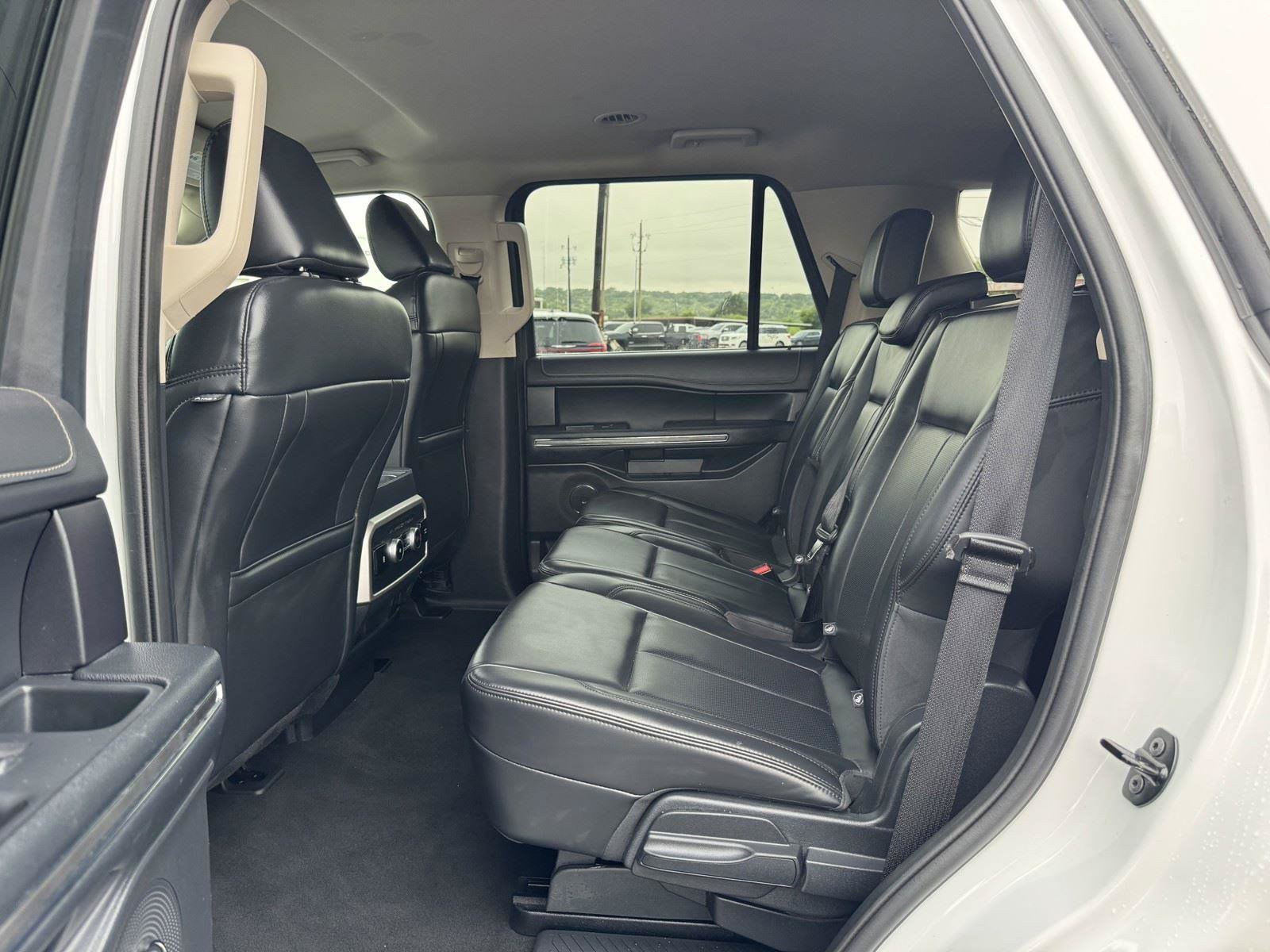 Used 2024 Ford Expedition XLT AWD/4WD image 32