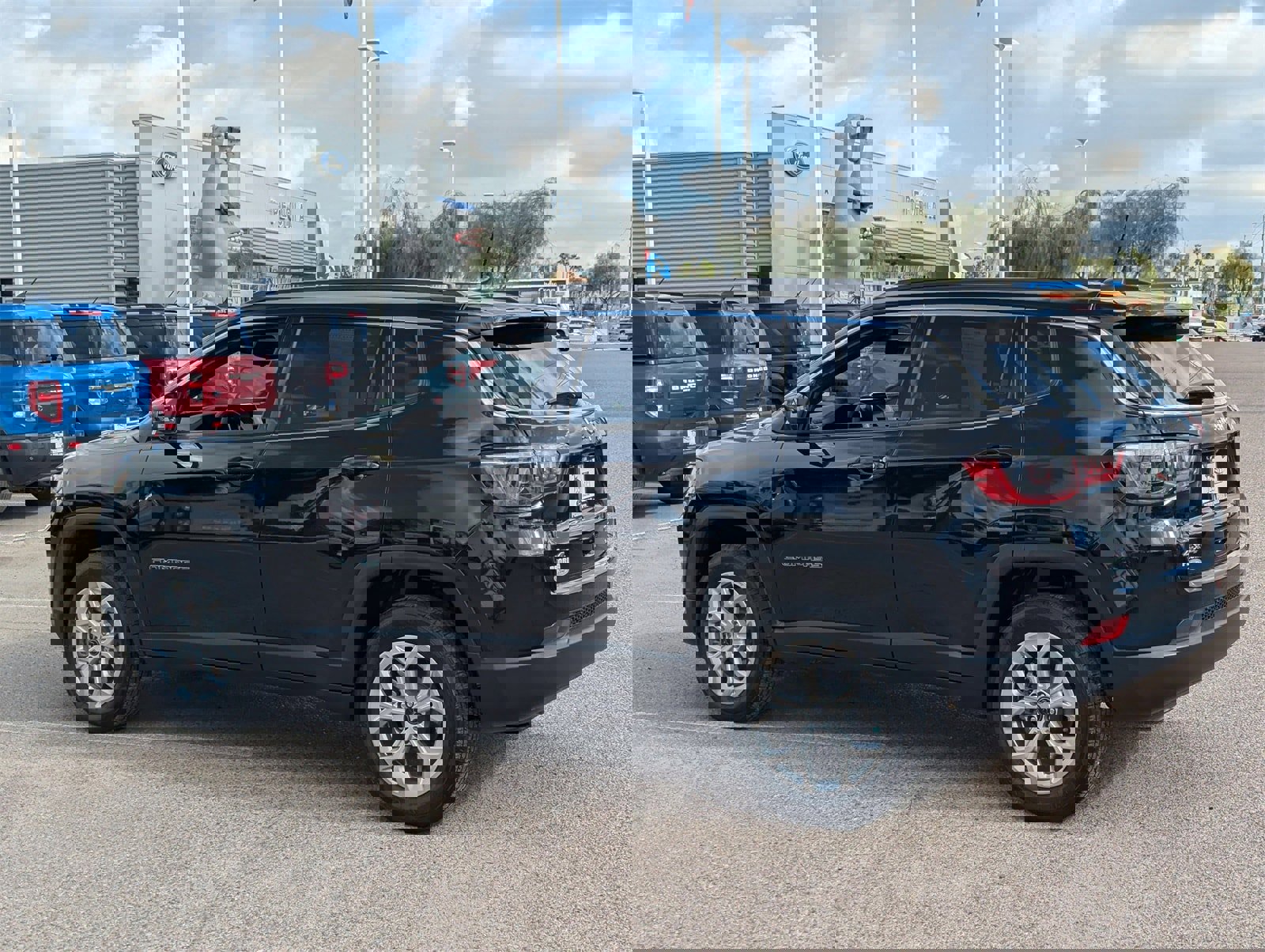 Used 2025 Jeep Compass Latitude image 25