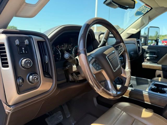 Used 2018 GMC Sierra 2500 Denali w/ Duramax Plus Package AWD/4WD image 17