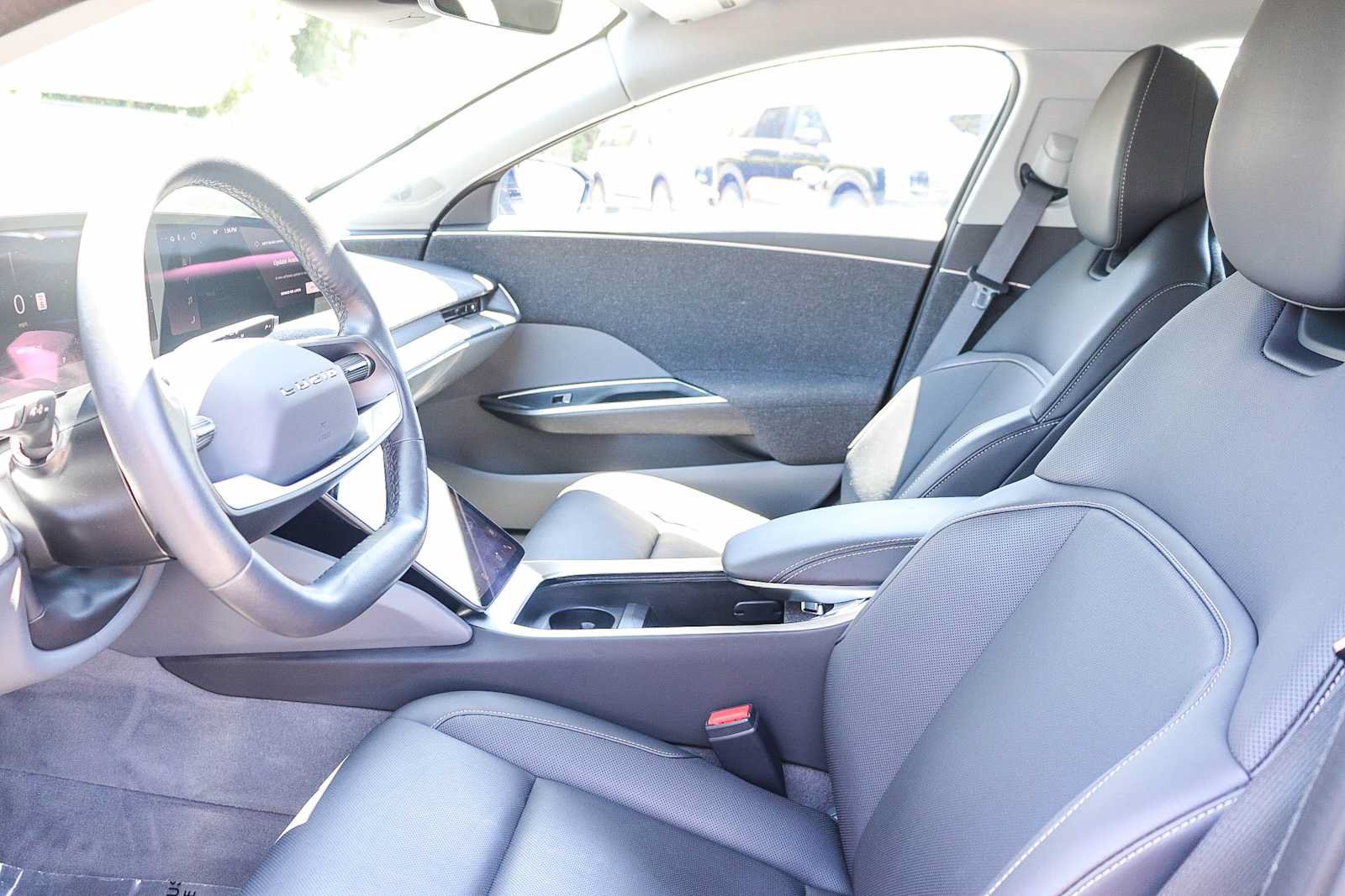 Used 2025 Lucid Air Pure RWD image 18