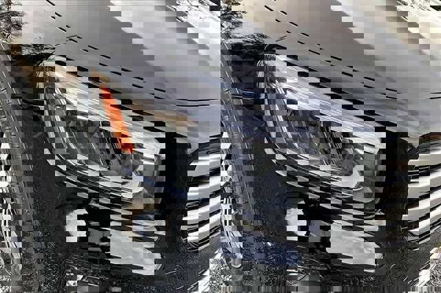 Used 2025 Mercedes-Benz GLB 250 250 image 34