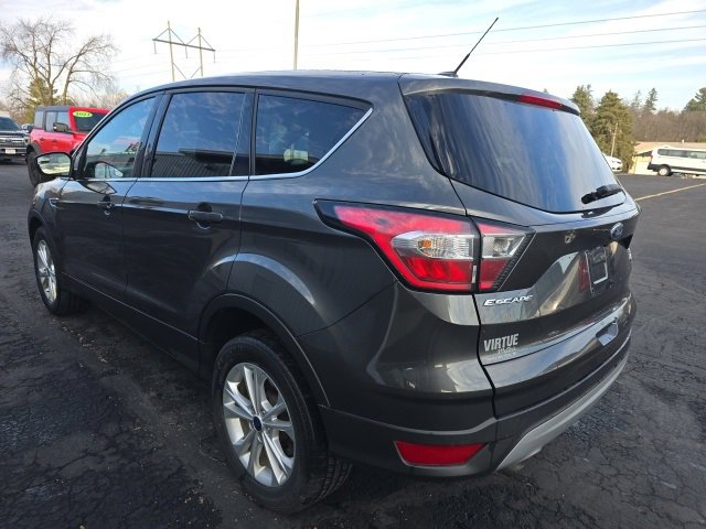 Used 2017 Ford Escape SE image 5