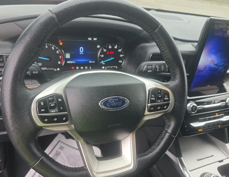 Used 2023 Ford Explorer Limited w/ Limited Technology Package AWD/4WD image 6