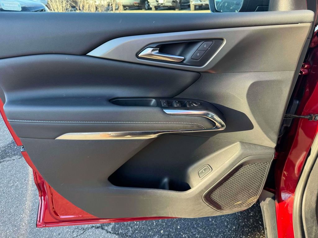 Used 2025 Chevrolet Traverse LT w/ Driver Confidence Package AWD/4WD image 15