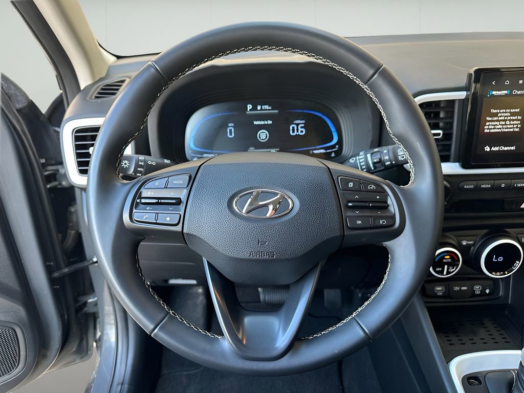Used 2025 Hyundai Venue Limited image 14