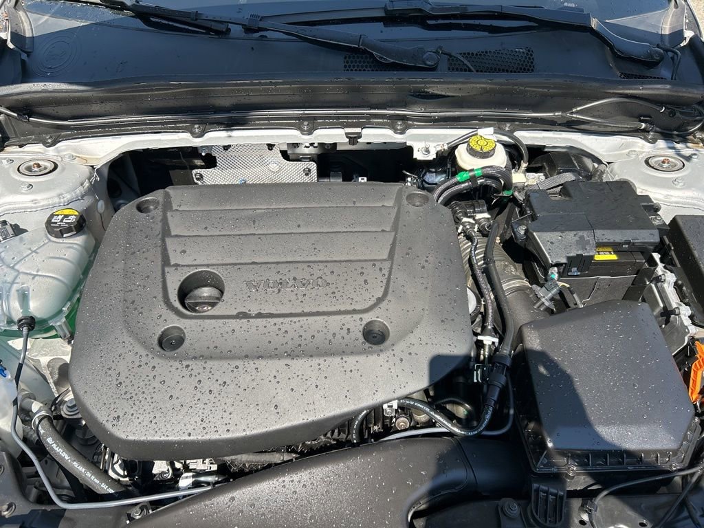 Used 2025 Volvo XC40 B5 Plus image 26