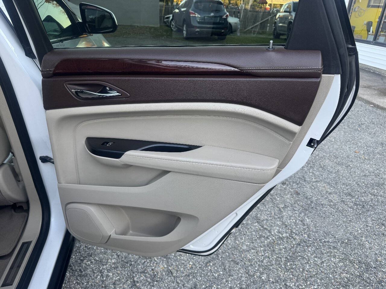 Used 2015 Cadillac SRX Luxury w/ Driver Awareness Package FWD image 29