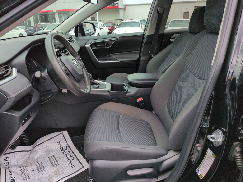 Used 2024 Toyota RAV4 LE AWD/4WD image 9