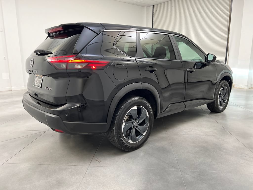 Used 2024 Nissan Rogue SV AWD/4WD image 9