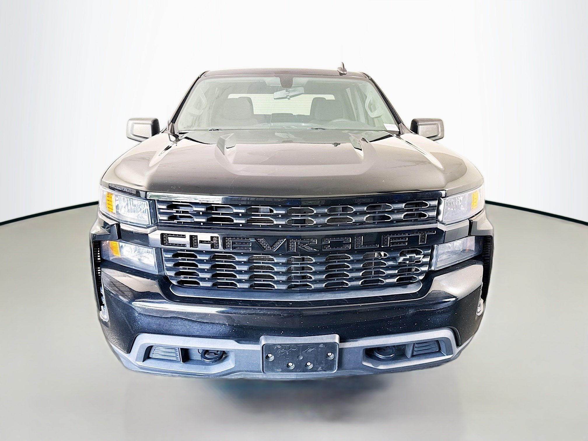 Used 2019 Chevrolet Silverado 1500 Custom w/ Custom Value Package AWD/4WD image 2