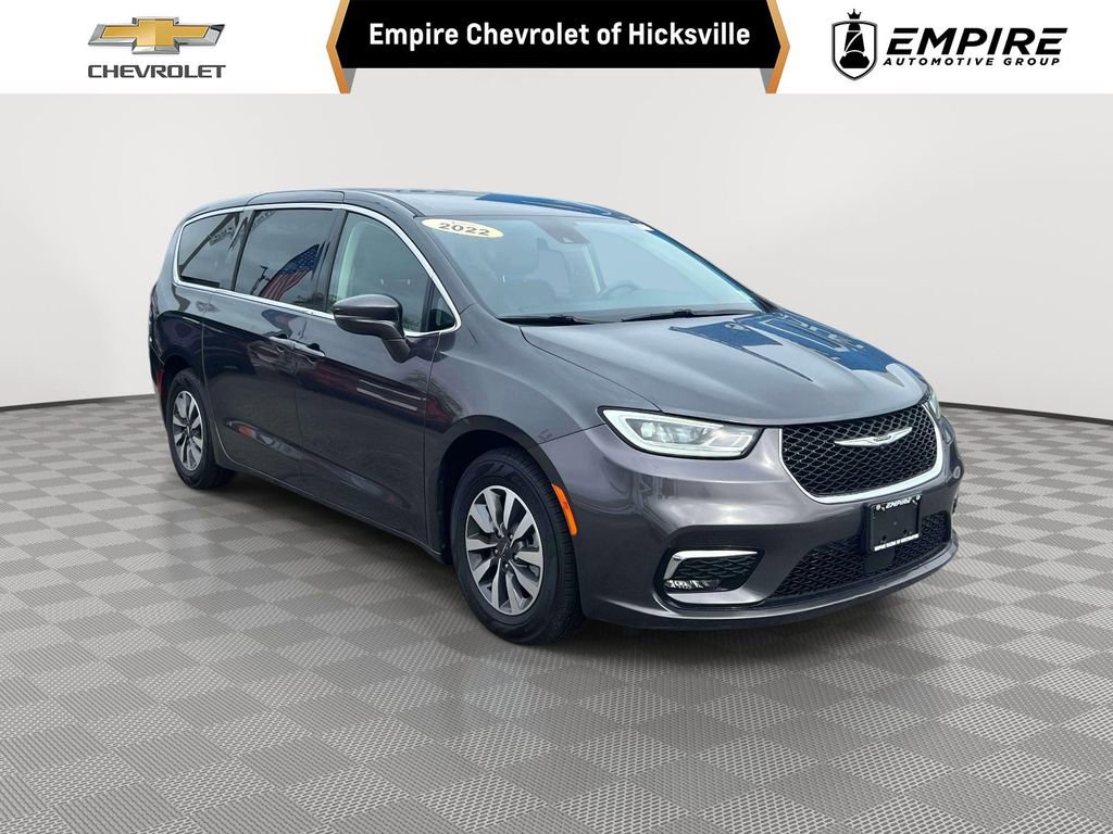 Used 2022 Chrysler Pacifica Touring-L FWD image 1