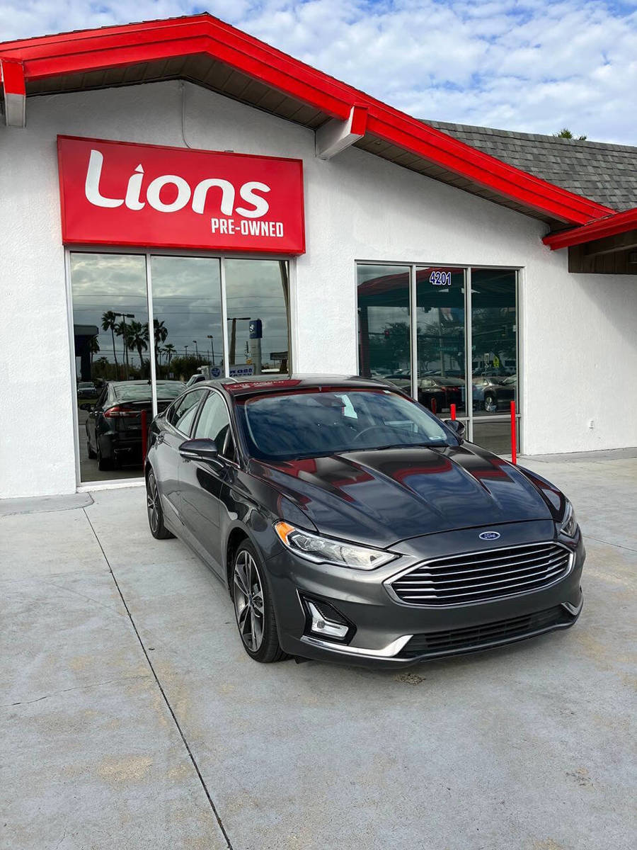 Used 2020 Ford Fusion Titanium AWD/4WD image 2