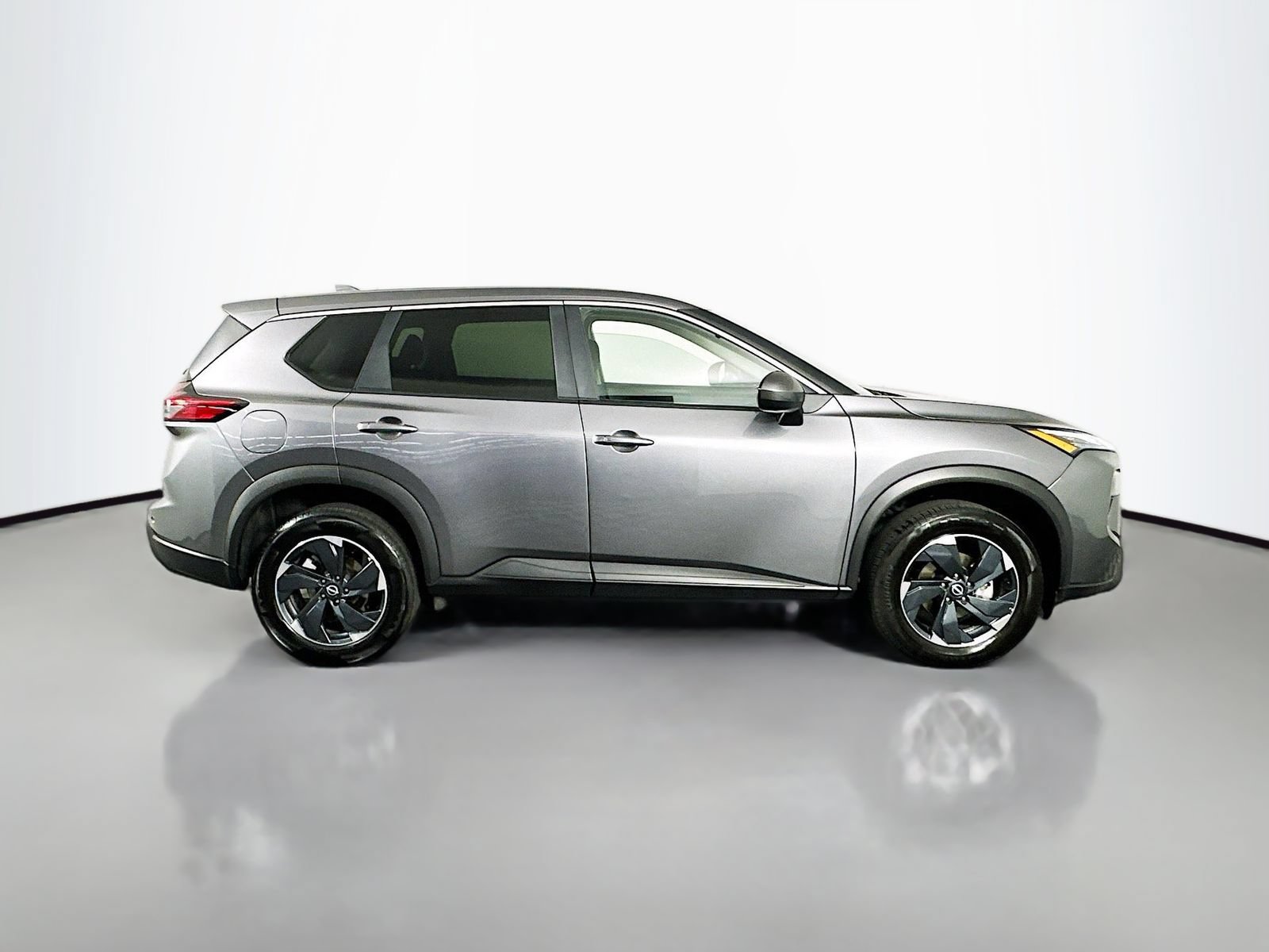 Used 2024 Nissan Rogue SV AWD/4WD image 9
