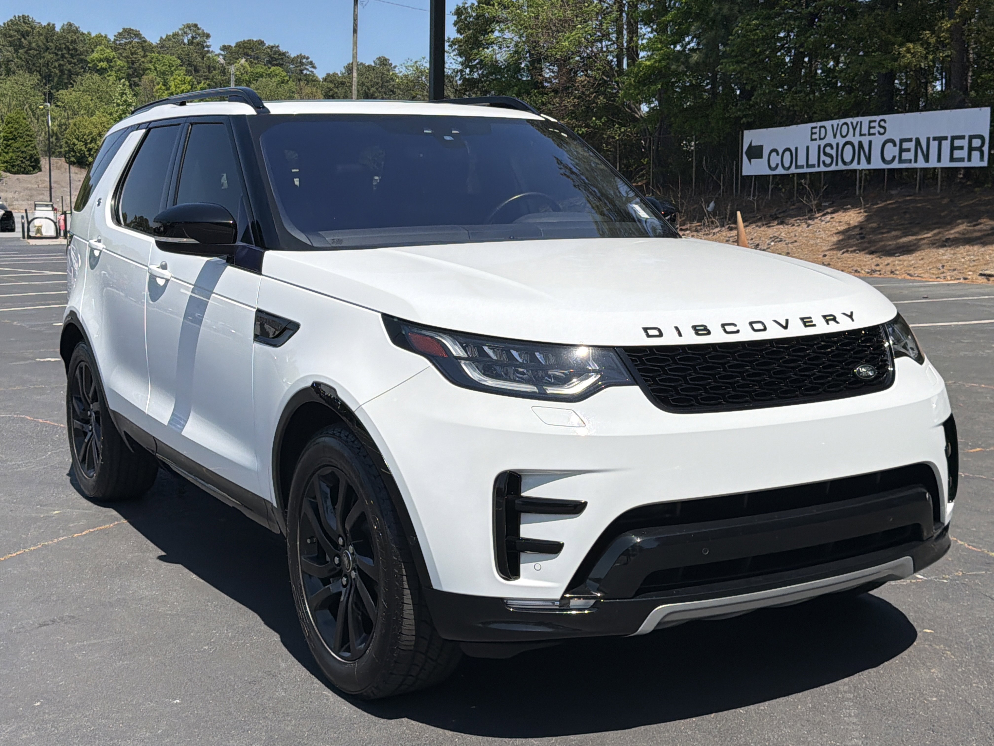 Used 2020 Land Rover Discovery Landmark image 1