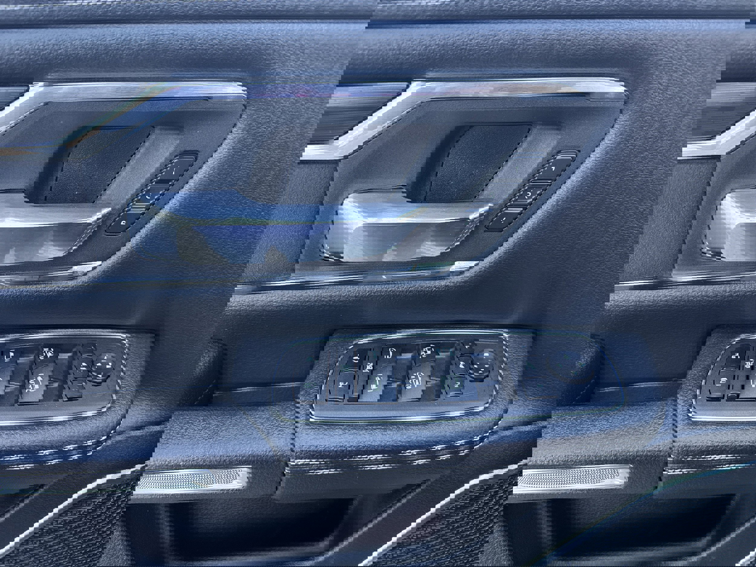 Used 2024 RAM 1500 Laramie RWD image 8