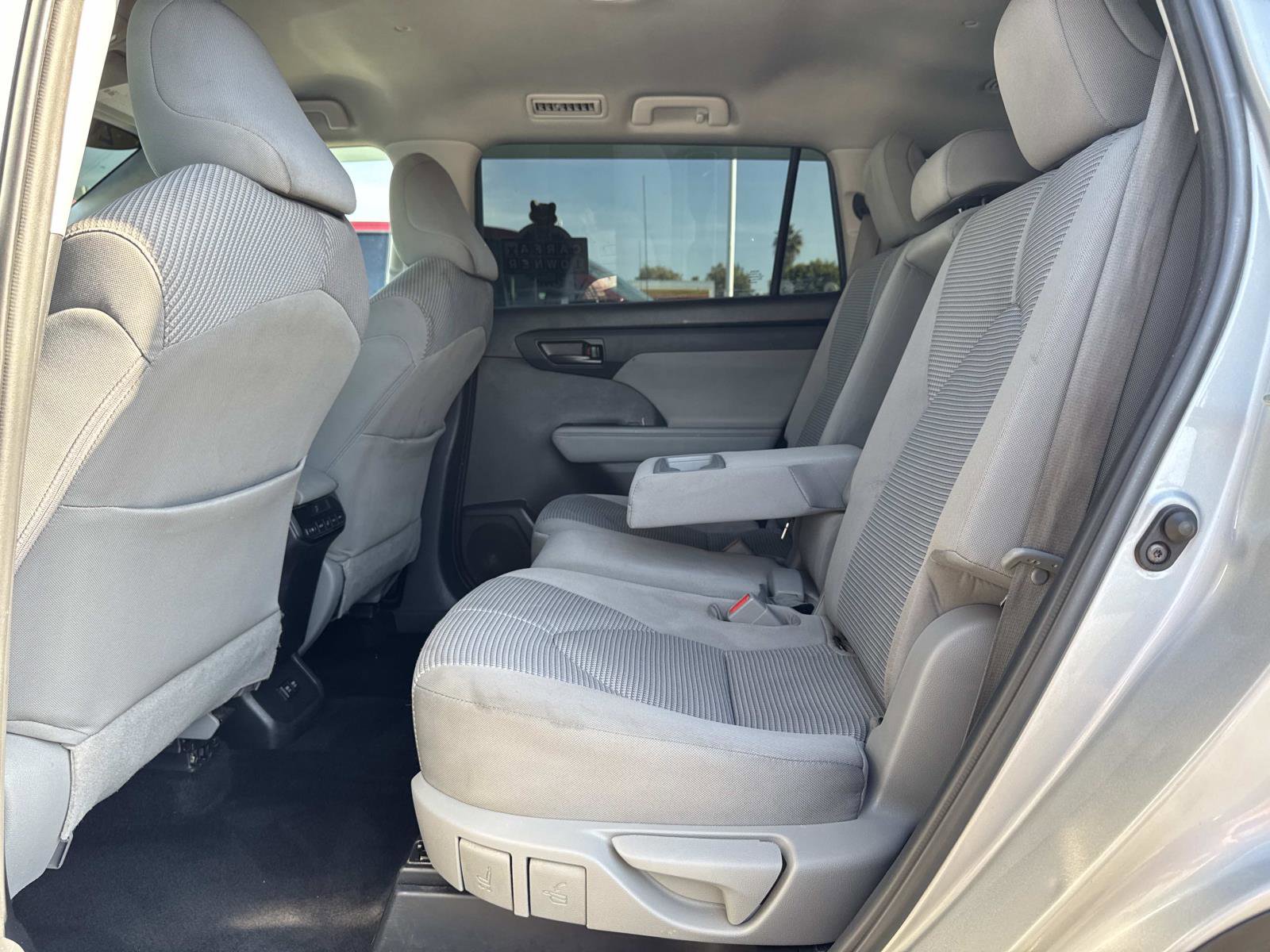 Used 2021 Toyota Highlander L image 23