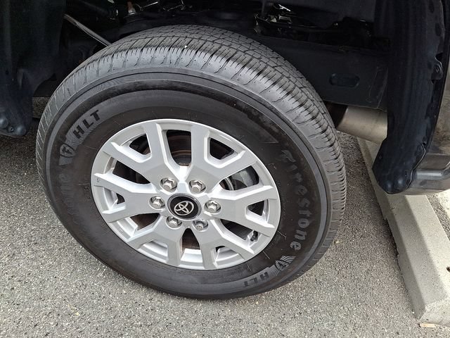 Used 2025 Toyota Tacoma SR5 AWD/4WD image 7